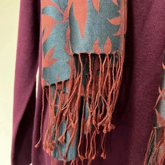 Leaf Pattern Scarf - Picture 4 of 6